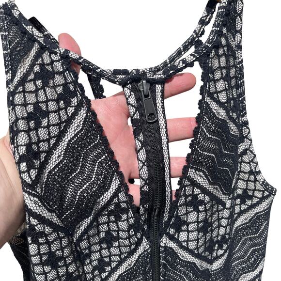 FREE PEOPLE Women’s Y2K Black and White Lace Fit and Flare Mini Dress - Picture 6 of 7